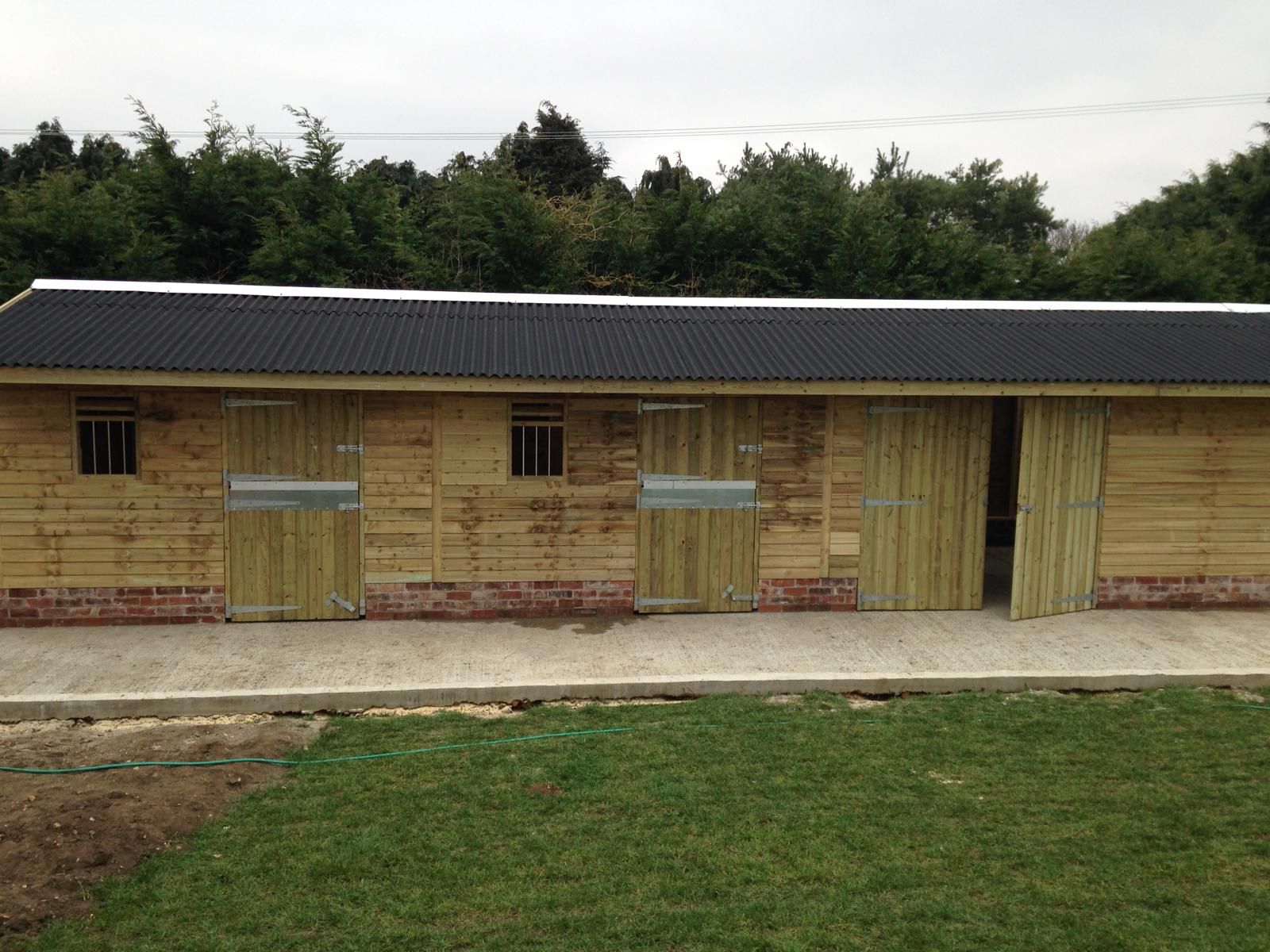 Single stable with pent roof